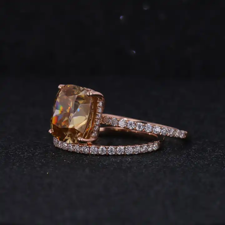 金丝雀彩黄垫形老欧式切割实验室钻石订婚戒指