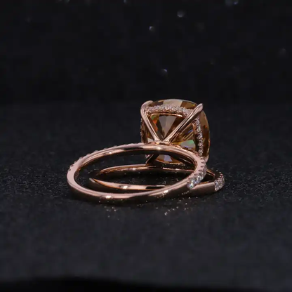 金丝雀彩黄垫形老欧式切割实验室钻石订婚戒指