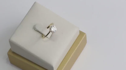 1.05 克拉圆形切割实验室种植钻石隐藏光环戒指