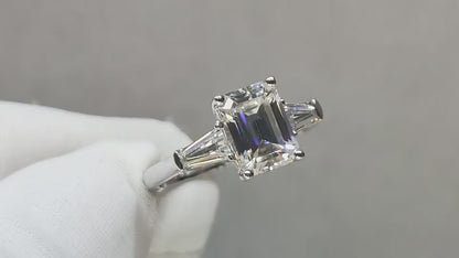 1.55 克拉 IGI 认证 E/VVS2 祖母绿切割实验室种植钻石订婚戒指
