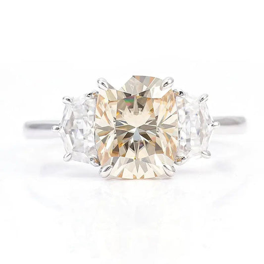 2.12 克拉 J/VS2 IGI 认证垫形钻石订婚三石钻石戒指