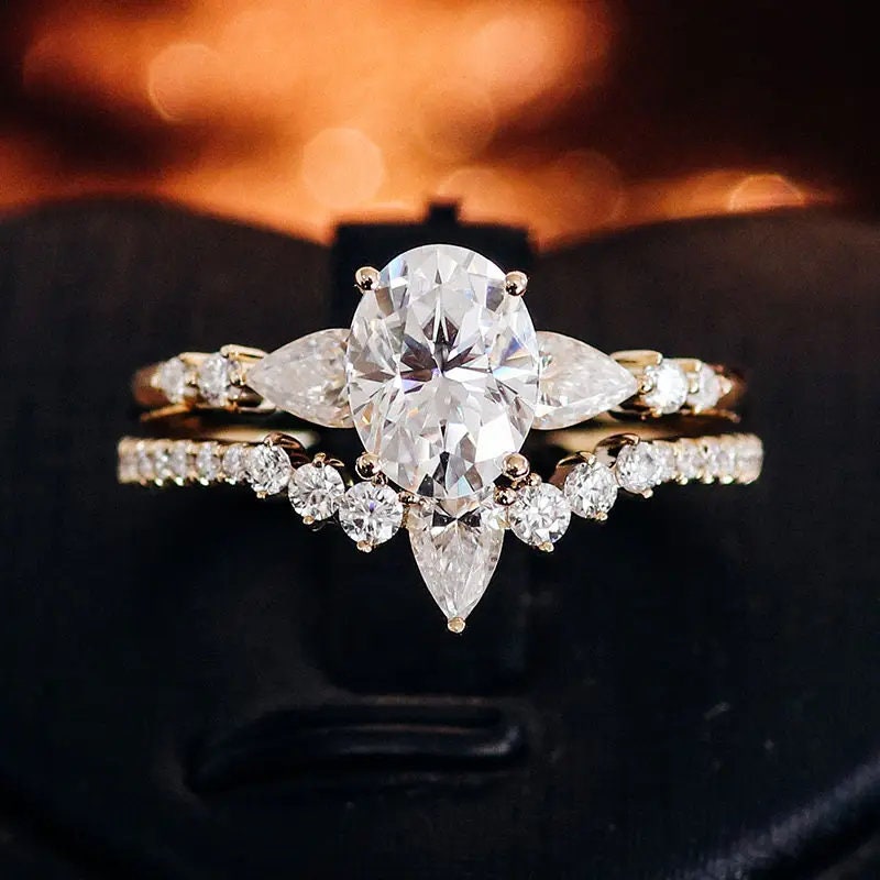 2.40 Cts Oval Diamond 10K Gold Wedding Ring Set