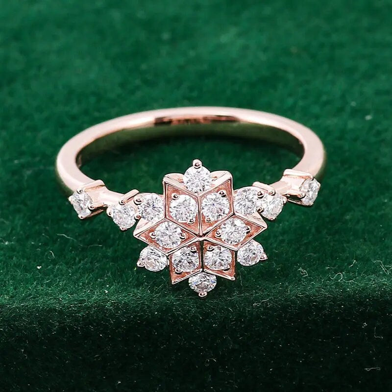 Round Lab-Grown Diamond Star Ring