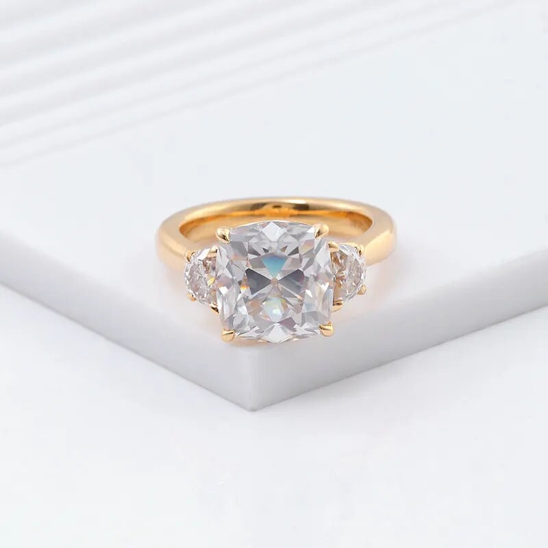 2.51 Carat E/VS2 IGI CERTIFIED Cushion Diamond Engagement Ring