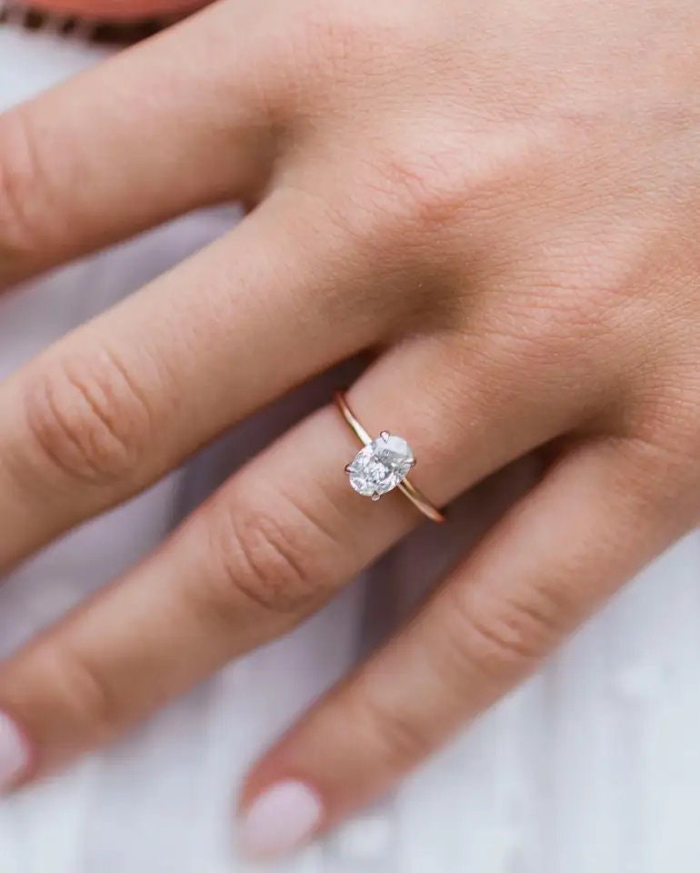 1.05 克拉椭圆形钻石订婚戒指 | 14K 金实验室种植钻石戒指
