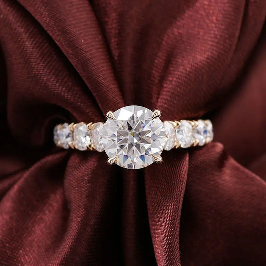 1.76 克拉 9 颗宝石圆形切割实验室种植钻石结婚戒指