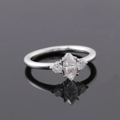 1.12 克拉榄尖形钻石三石戒指 |送给她的纯金订婚戒指礼物