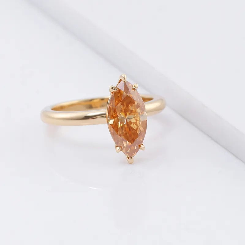 金丝雀彩橙色马眼形钻石订婚戒指